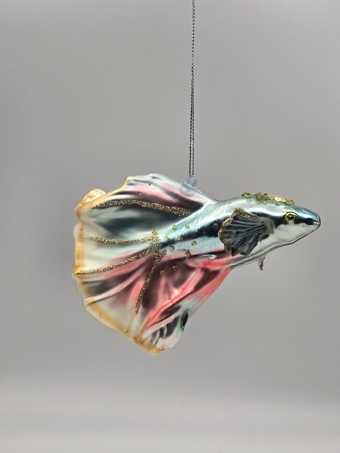 Fisch mit großer Schwanzflosse türkis und Perlen