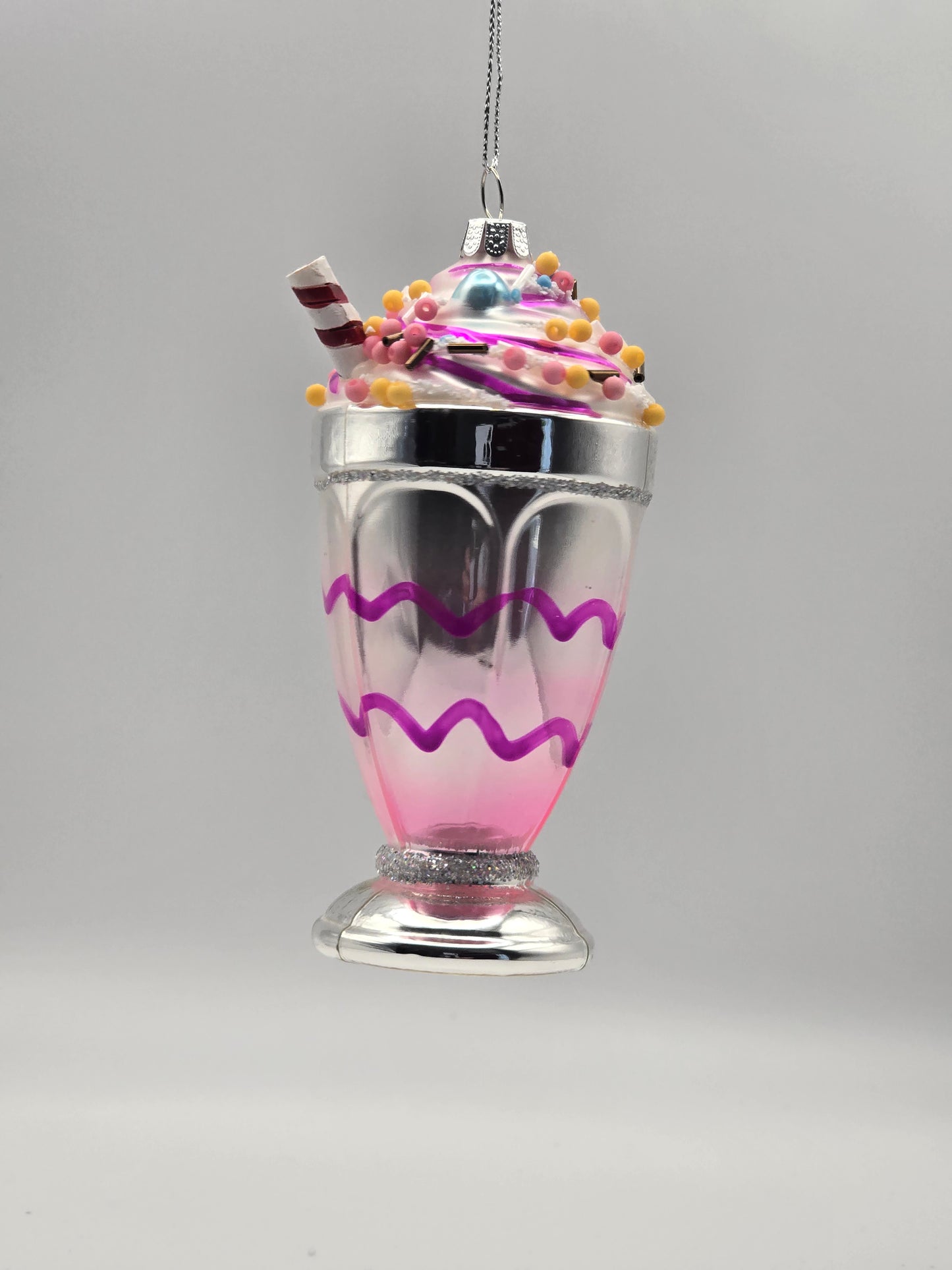 Eisbecher/Milchshake silber-rosa mit Strohhalm