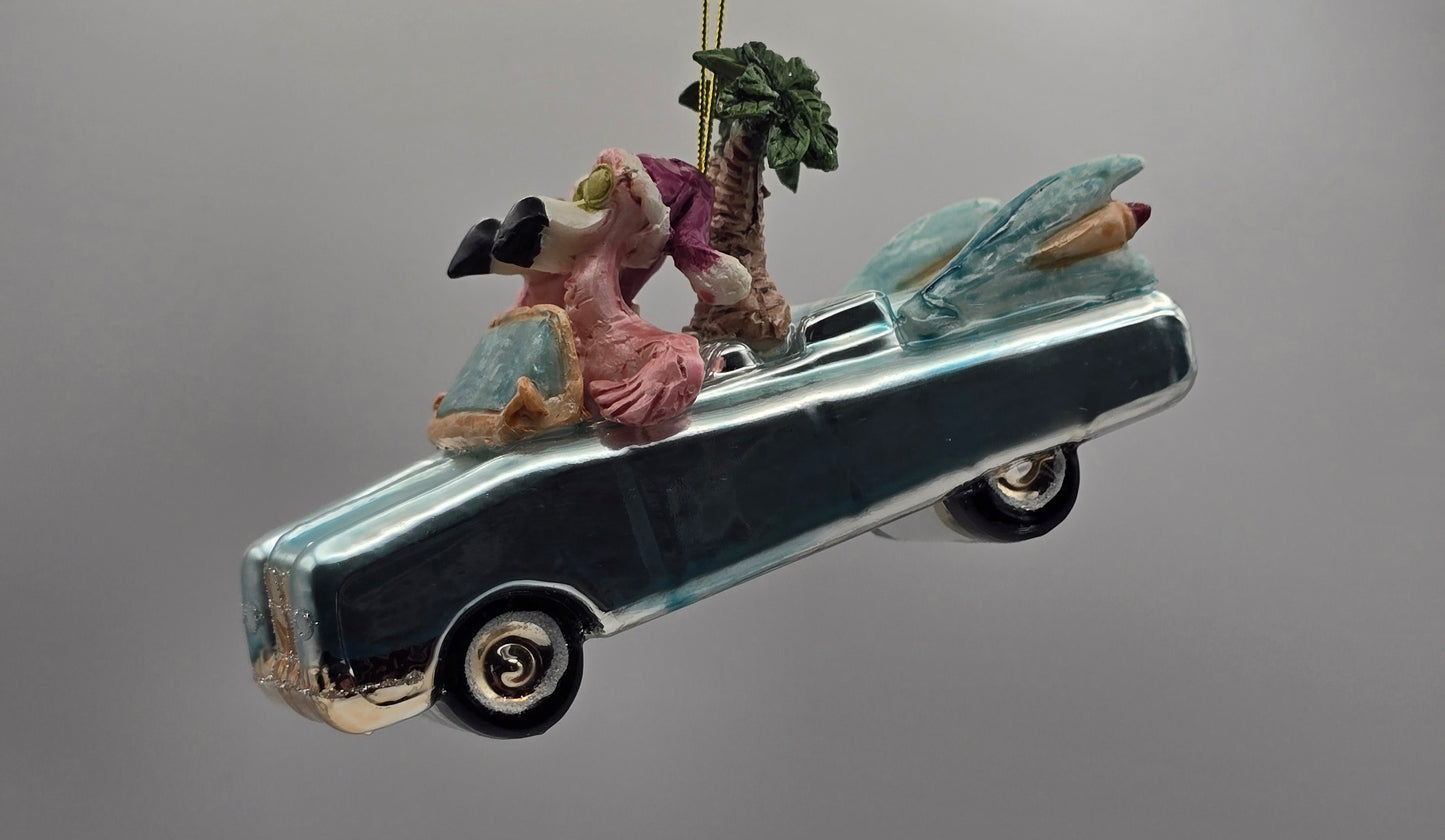 Flamingos in Cadillac mit Palmen
