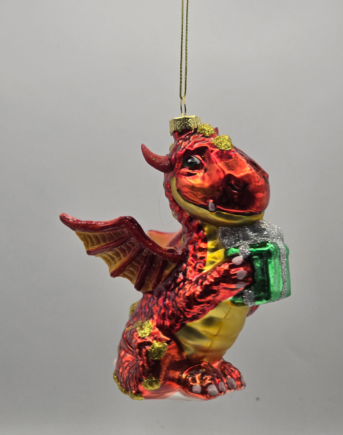Dinosaurier mit Geschenk – Rot #31