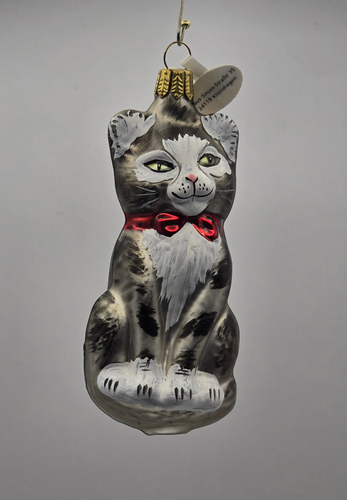Katze mit roter Schleife – Silber-Weiß #31