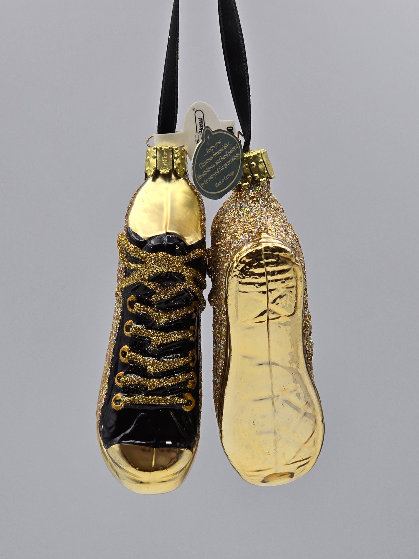 Paar Schuhe gold-schwarz