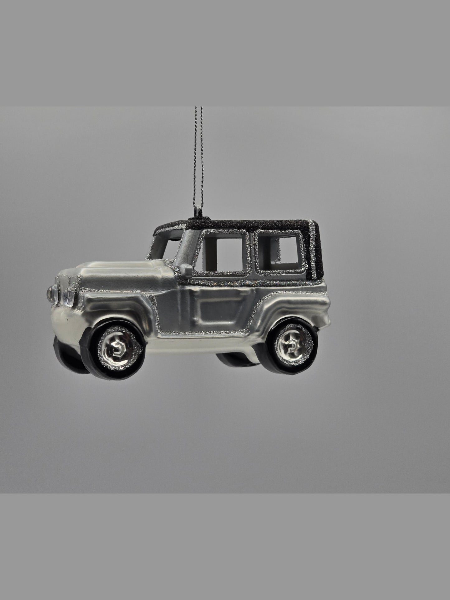 Geländewagen Jeep silber