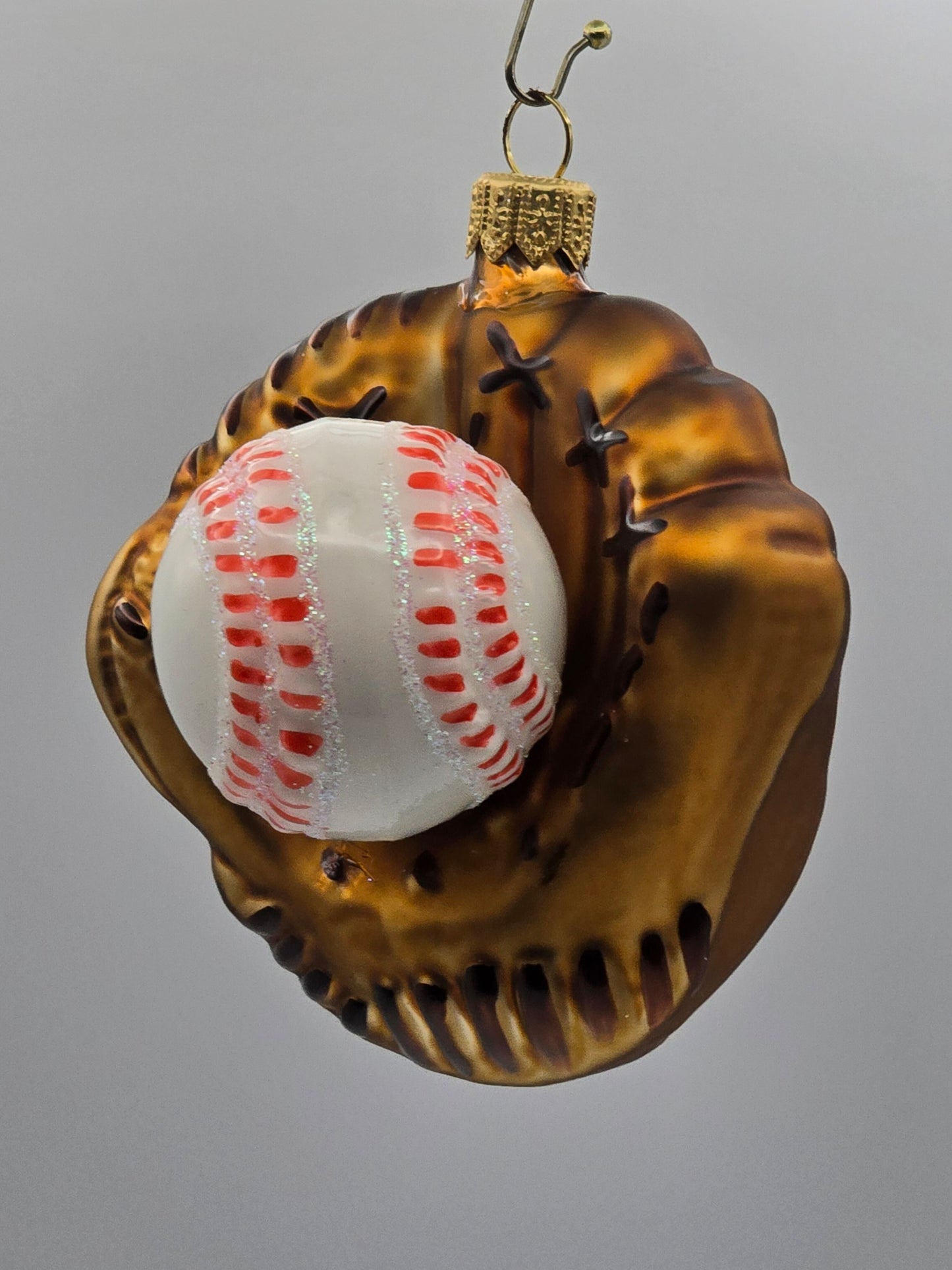 Baseball mit Handschuh