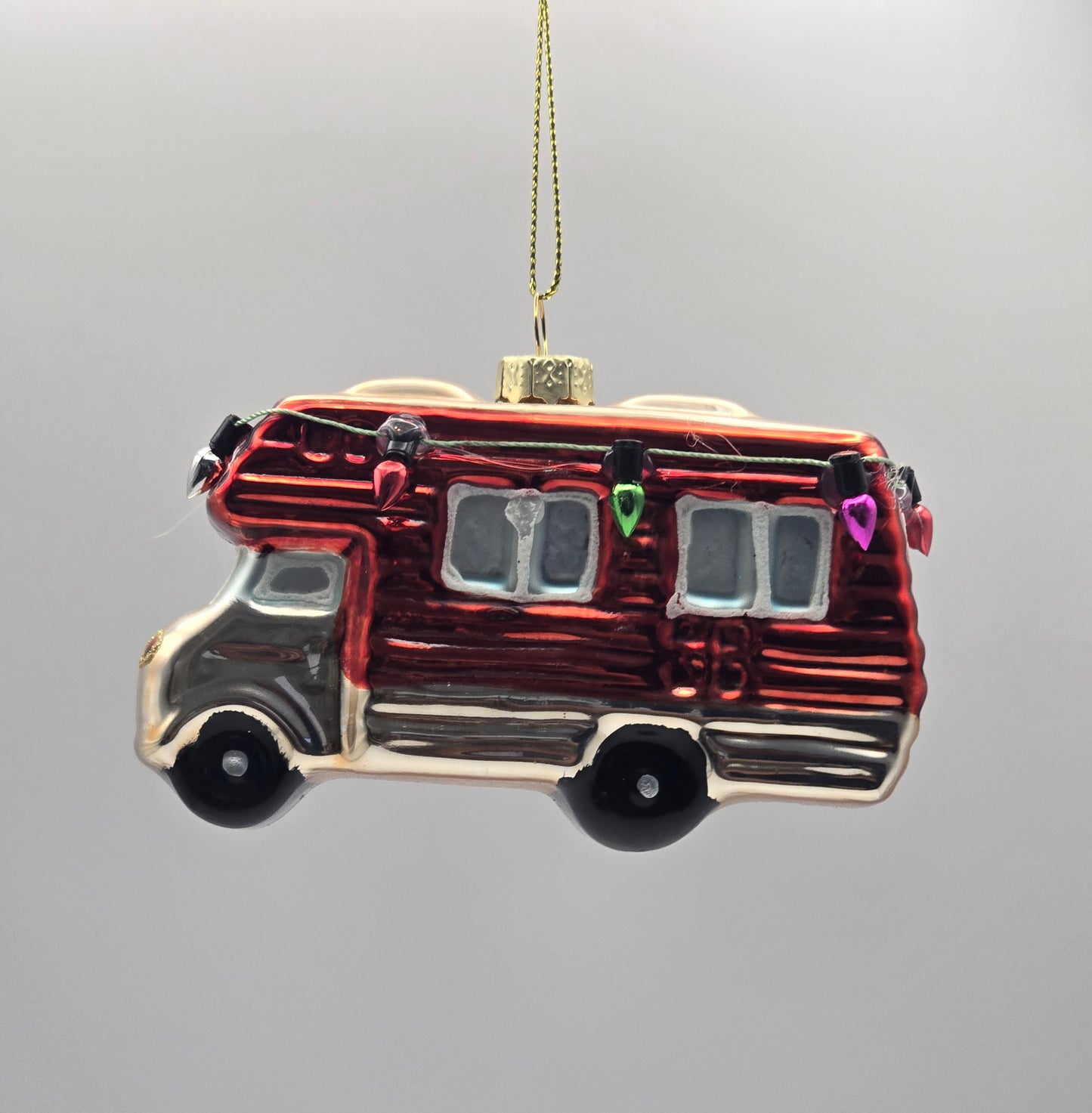 Wohnmobil mit Lichterkette rot