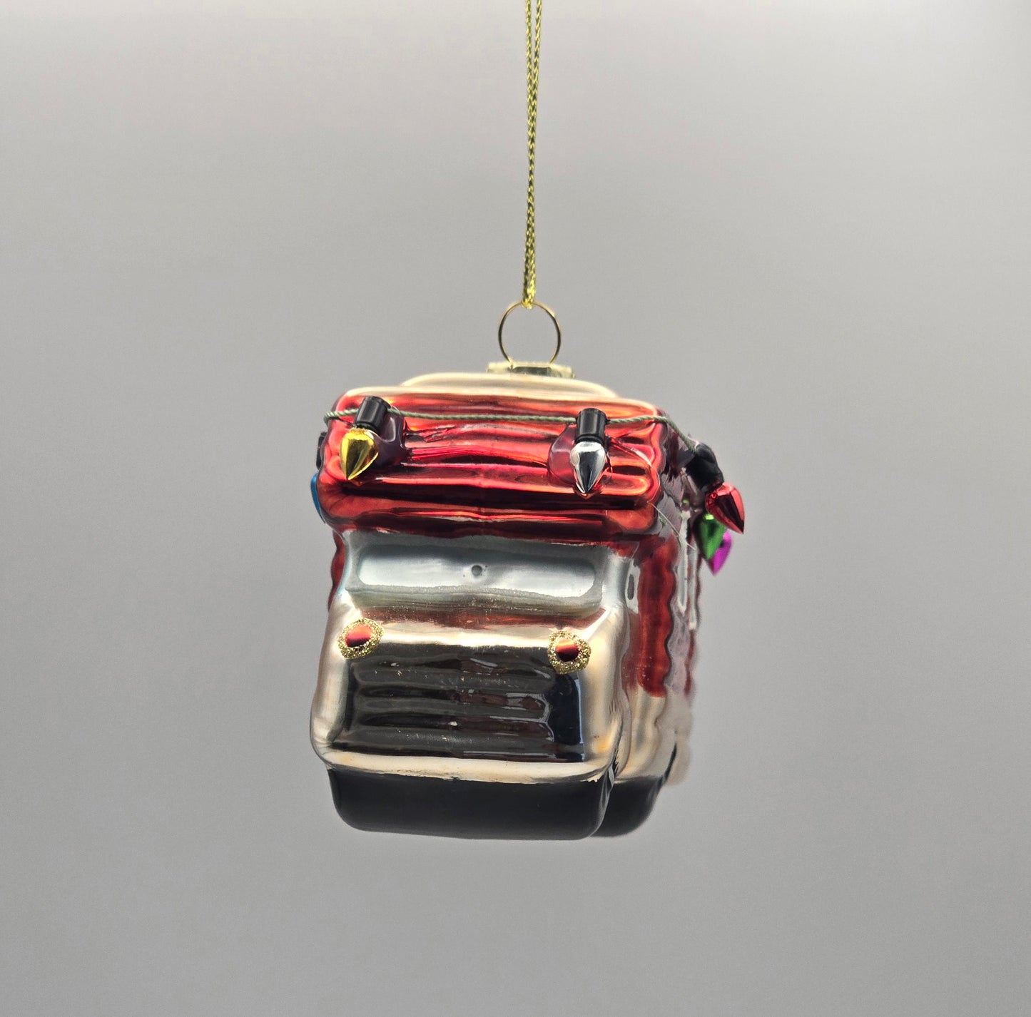 Wohnmobil mit Lichterkette rot