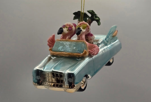 Flamingos in Cadillac mit Palmen