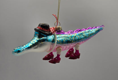 Krokodil blau lila mit Schuhen und Hut