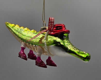 Krokodil grün mit Schuhen und Hut