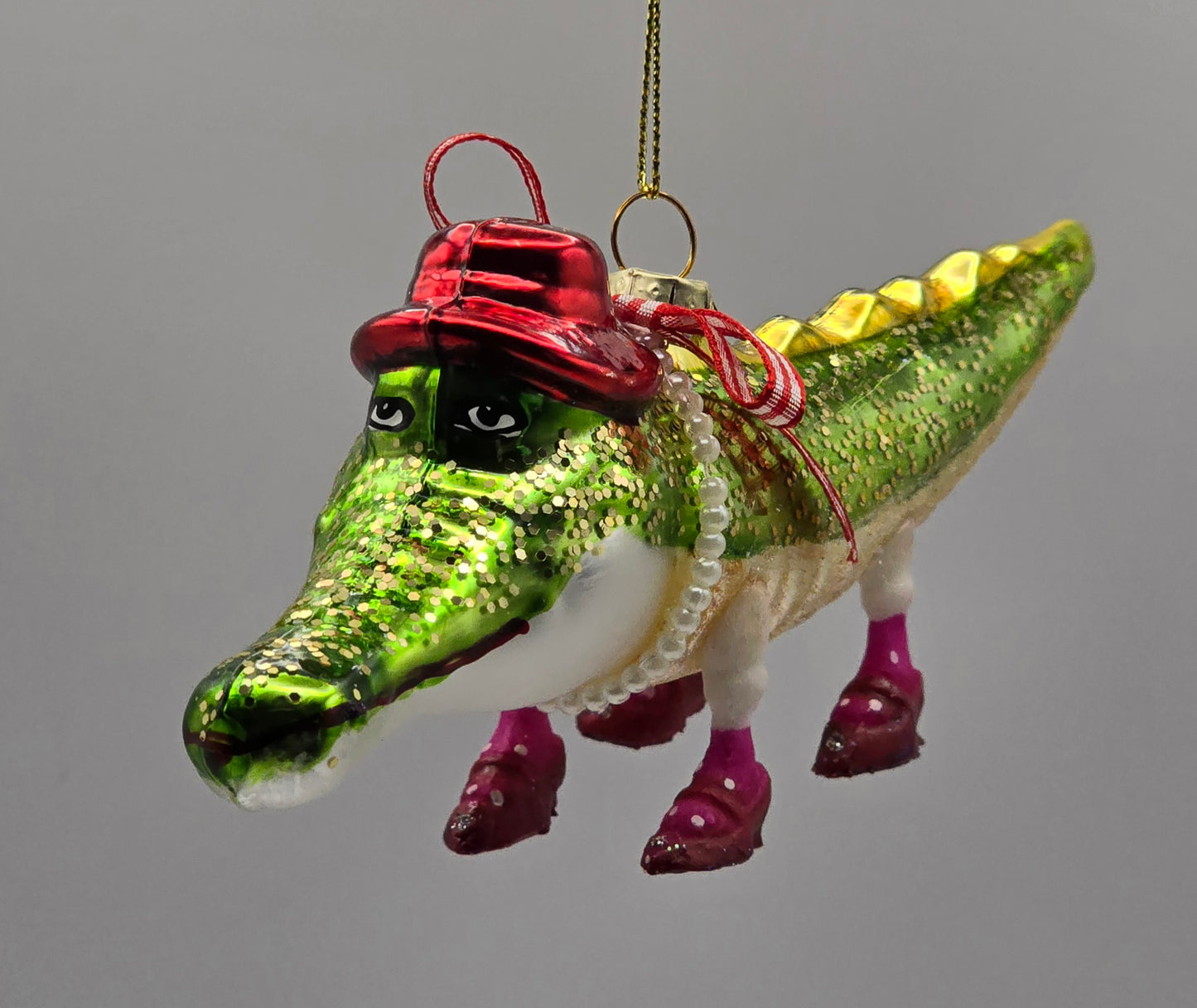 Krokodil grün mit Schuhen und Hut