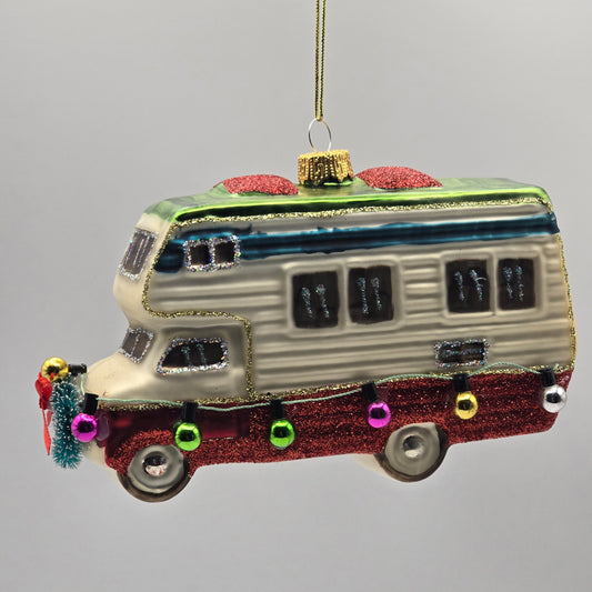 Wohnmobil mit Lichterkette beige rot