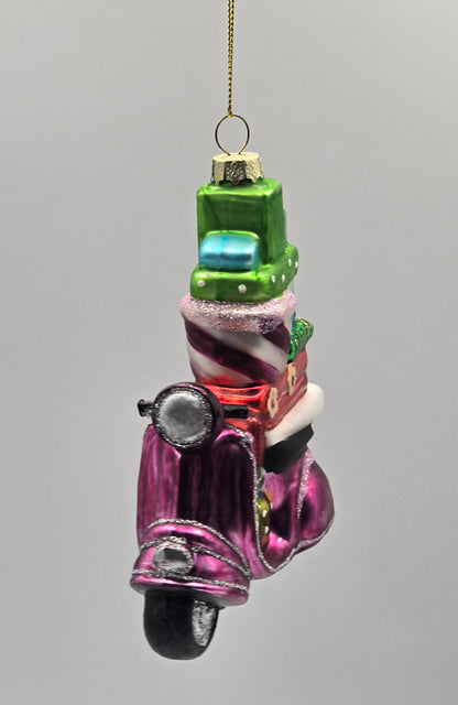 Motorroller Vespa lila mit Geschenken #18