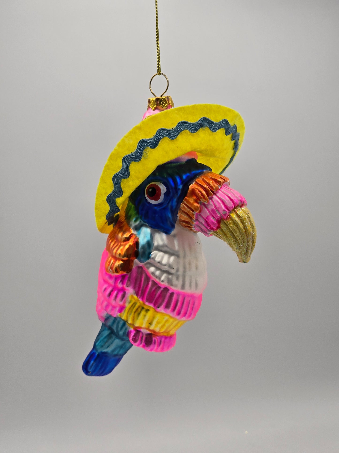 Tropischer Tukan mit gelben Sombrero #26