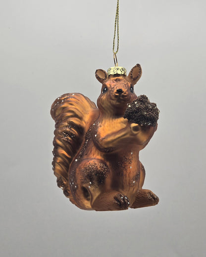 Großes Eichhörnchen mit Nuss – Braun-Kupfer #31