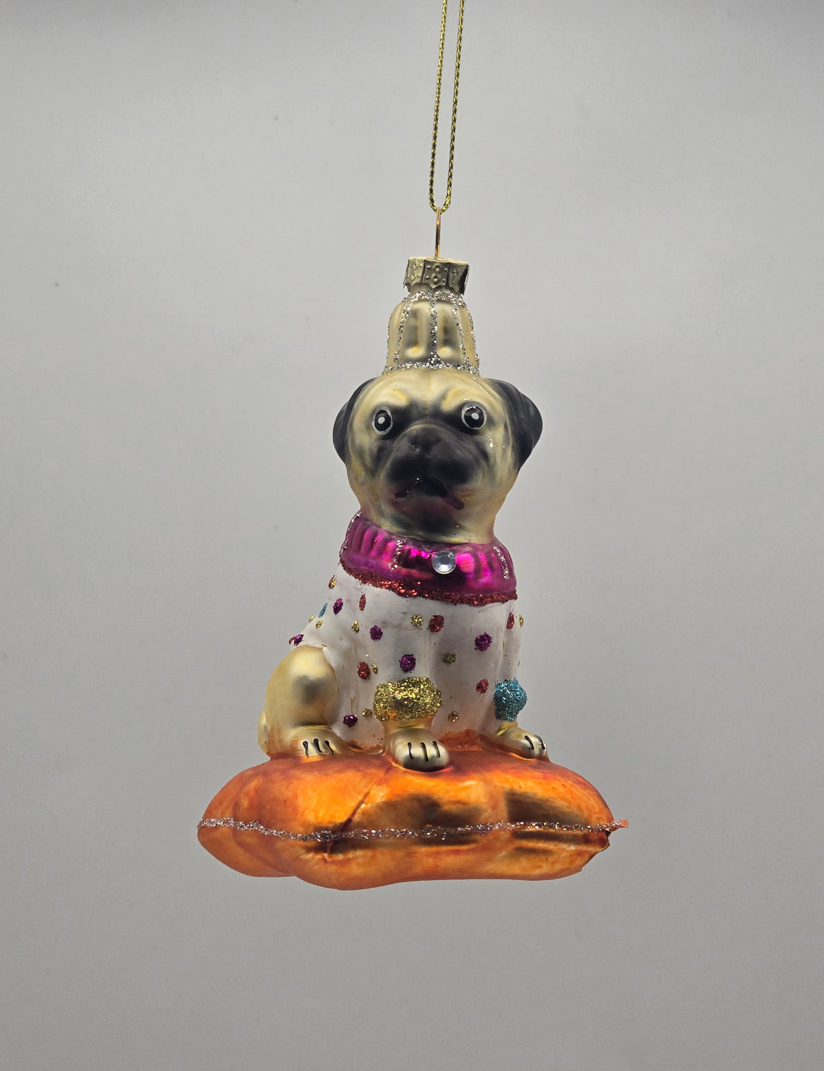 Bulldogge auf orangem Kissen #31