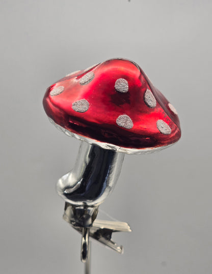 Kleiner runder Pilz mit Clip – Rot-Weiß-Silber #31