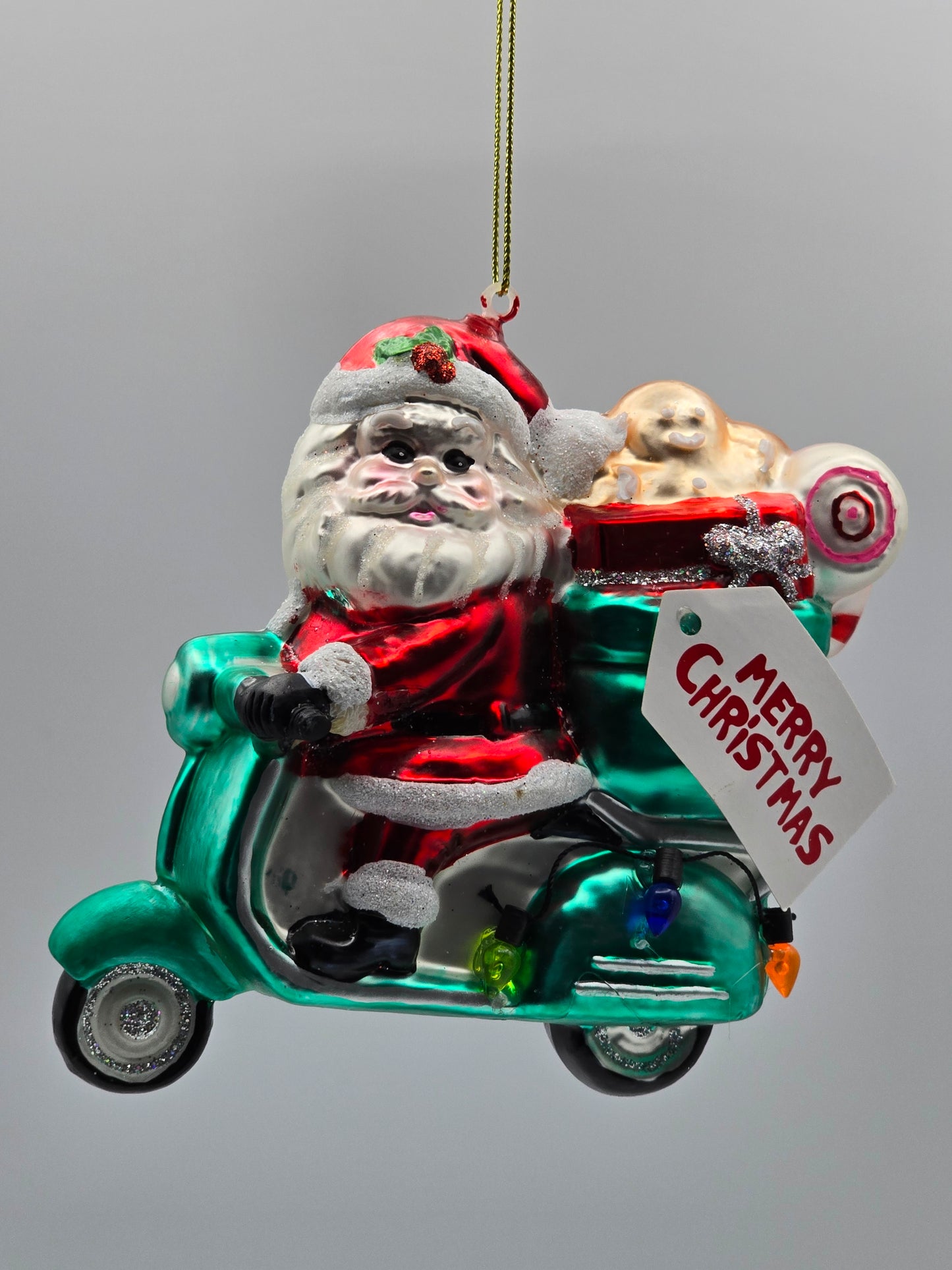 Weihnachtsmann auf türkisfarbener Vespa