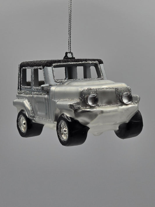 Geländewagen Jeep silber